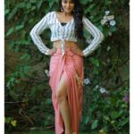 Bhanu Sri Mehra Instagram - Happy Sunday my lovely people ❤ have a good day 😊 Outfit by:@hemamanohar1 Earrings:@shivi_collections PC:@poulino_pictures @agasthyaarts @zeetelugu #adhirindi #adhirindhishow #comedy #fulltofun_n_masti #weekendvibes #bhanusree🔥❤️