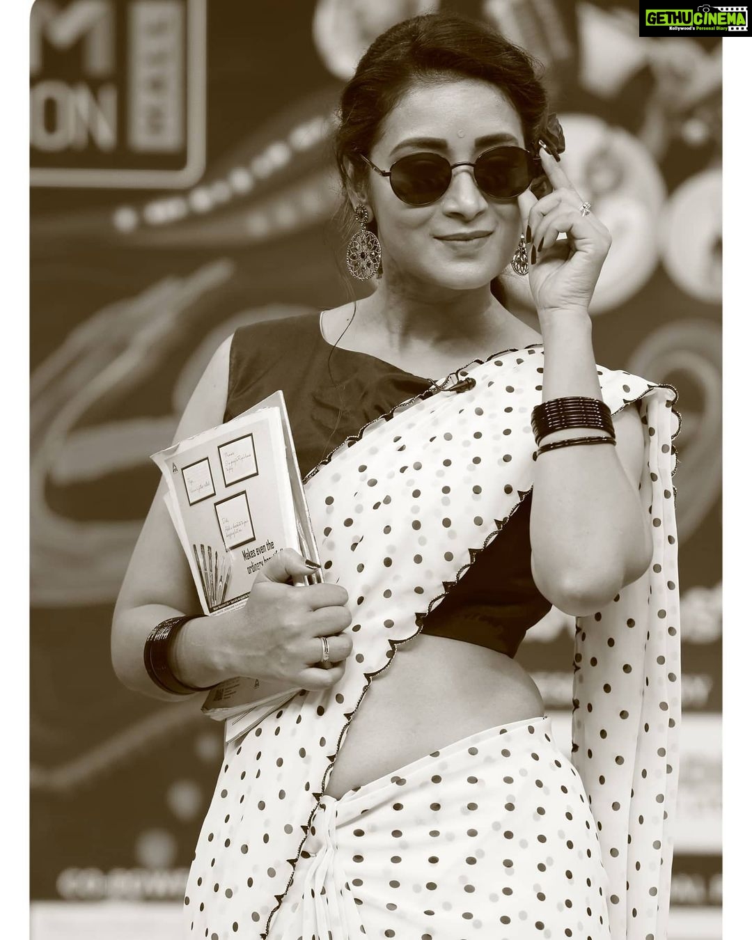 Bhanu Sri Mehra Instagram - You never fail until you stop trying 🐧 @agasthyaarts @zeetelugu #adhirindi #zeetelugu #comedy #comedyshow #fullfun #keepmoving #bhanusree🔥❤️