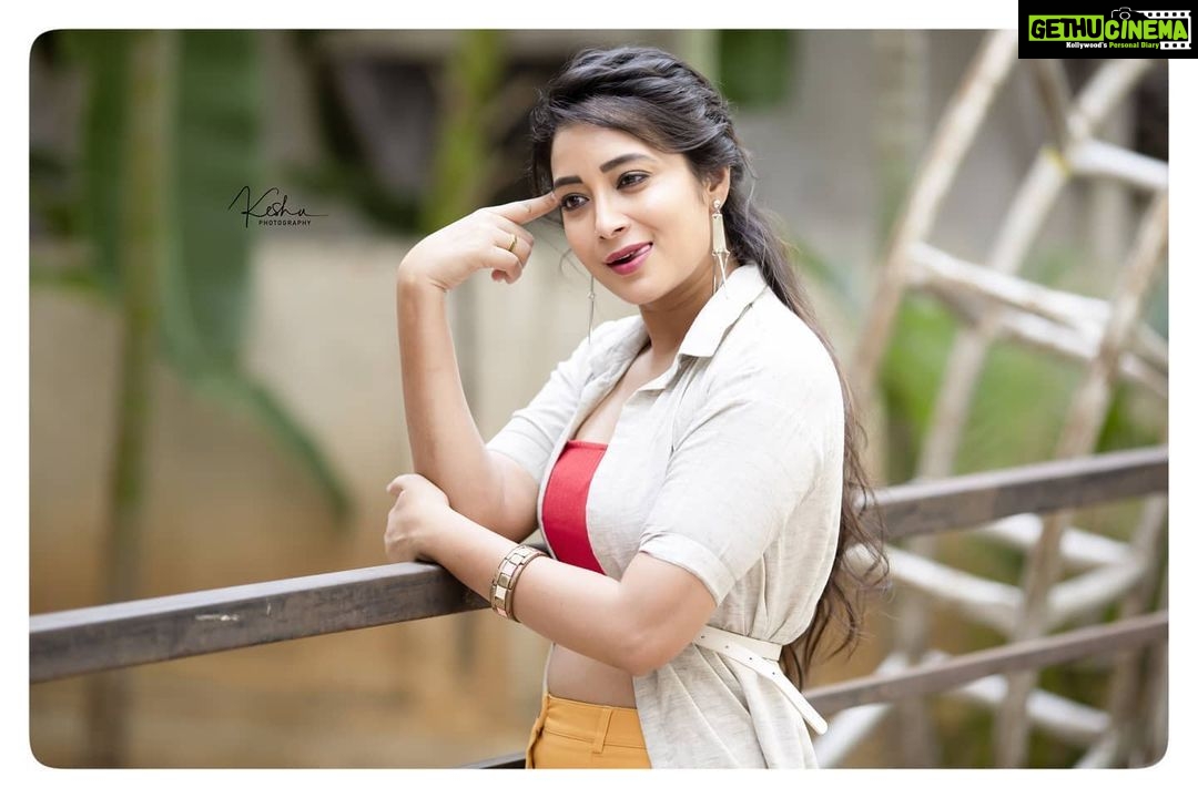 Bhanu Sri Mehra Instagram - Sometimes its better to stay silent & smile 🦄 Pc:@they_call_me_keshu Hairstyles:@makeoverbylavs #tollywoodactress #actorlife #southindianactress #telugupilla #bhanusree🔥❤️