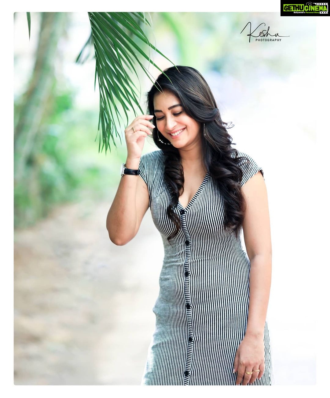 Bhanu Sri Mehra Instagram - Love me or hate me I'm still gonna shine 💫 Pc:@they_call_me_keshu Hairstyles:@makeoverbylavs #fryday #peaceful #happiness #bhanusree🔥❤️ #tollywoodactress #actorlife
