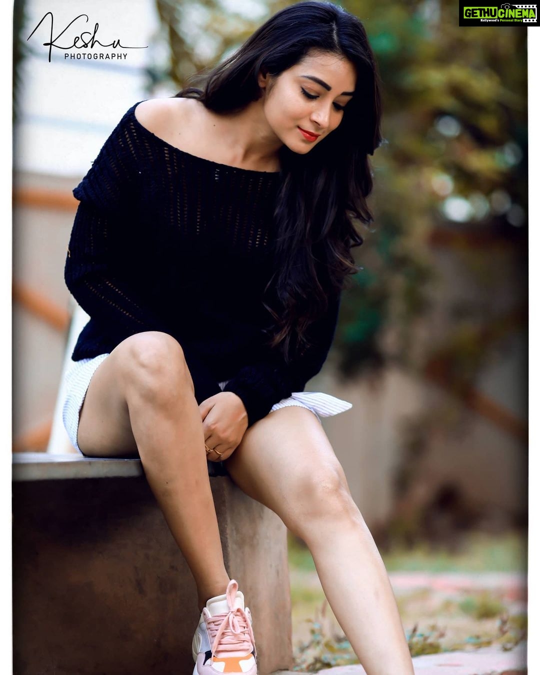Bhanu Sri Mehra Instagram - Your attitude may hurt me, but mine kill you!🦓 Pc:@they_call_me_keshu Hairstyles:@makeoverbylavs #blacklover #black #love🖤 #tollywoodactress #actorlife #bhanusree🔥❤️