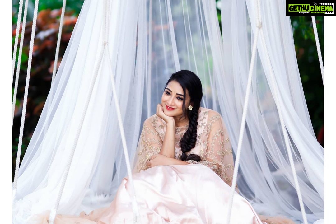 Bhanu Sri Mehra Instagram - Beauty is power, is its sword😃 #happymood #peace #bhanu #tollywoodactress #southindianactress #bhanusri #bhanusree🔥❤️