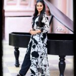 Bhanu Sri Mehra Instagram - I like to smile when its natural. I'm not mad or anything. That's my style.🐧 PC:@they_call_me_keshu Outfit by:@jazzy.apparel Location:@picturesq_next Styling:@greeshma_krishna.k #love🖤 #blacklover #tollywoodactress #actorlife #busylife #southindianactress #bhanusree🔥❤️