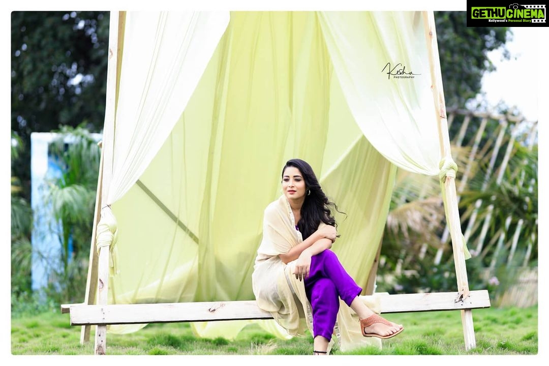 Bhanu Sri Mehra Instagram - Beauty gets attention but personality gets the heart 💜 PC:@they_call_me_keshu Outfit:@feathersbtq Location:@picturesq_next #tollywoodactress #actorlife #busylife #happylife #newpost