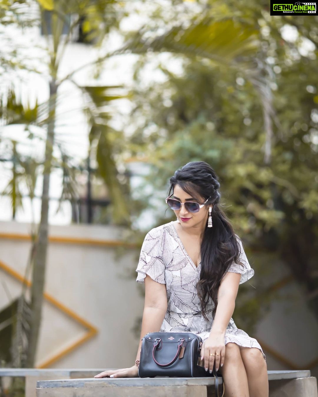 Bhanu Sri Mehra Instagram - Elegance if when the inside is as beautiful as the outside 🐧 PC- @they_call_me_keshu Hairstyles:@makeoverbylavs #classy #elegance #bhanusree🔥❤️ #tollywoodactress #actorlife #southindianactress #bhanusree