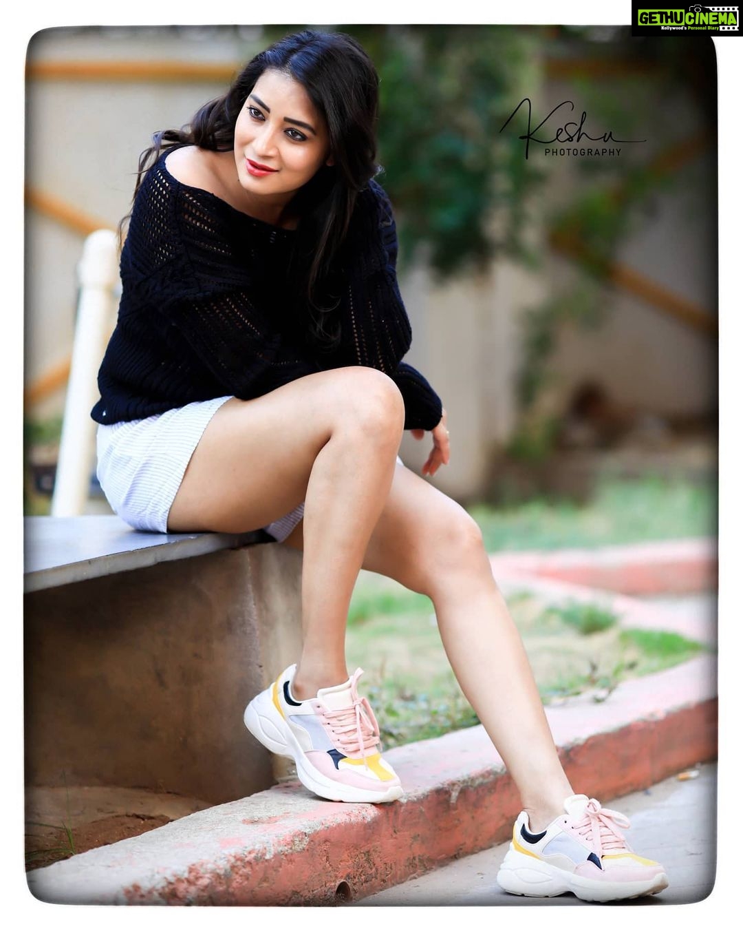 Bhanu Sri Mehra Instagram - Your attitude may hurt me, but mine kill you!🦓 Pc:@they_call_me_keshu Hairstyles:@makeoverbylavs #blacklover #black #love🖤 #tollywoodactress #actorlife #bhanusree🔥❤️