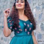 Bhanu Sri Mehra Instagram - Girls are like a ray of sunshine 🌞 Outfit by:@mahalakshmi_couture Designer :@sravya_lingamaneni #peace #happymood #coolday #bhanusree🔥❤️ #hybridpilla #instagram