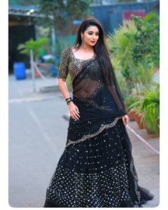 Bhanu Sri Mehra Instagram - #adhirindi Sunday 9pm on @zeetelugu don't miss it my lovely people #fulltofun_n_masti keep loving more🤗❤ @agasthyaarts Pc:@chavasiva Outfit:@preesha_official @gully_boy_yadamma_raju @gully_boy_bhaskar @gully_boy_saddam_hussain . . . #comedy #camedyclub #comedyshow #fulltofun_n_masti #anchoring🎤 #myfirstshow #blessme