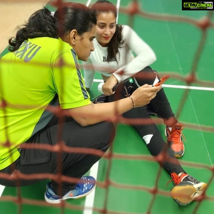 Bhanu Sri Mehra Instagram - In my life of cookie, you are the choco chip 🍪 @pc_cheruku PC credit goes to :@cheruku_lc . . . #friends #bestfriends #friendgoals #funtimes😎 #playinggames #sundaymood☀️ #funday #bestiesforlife #peaceofmind #badminton🏸 #badmintonfriends #bhanugirl❤ #bhanusree🔥❤️