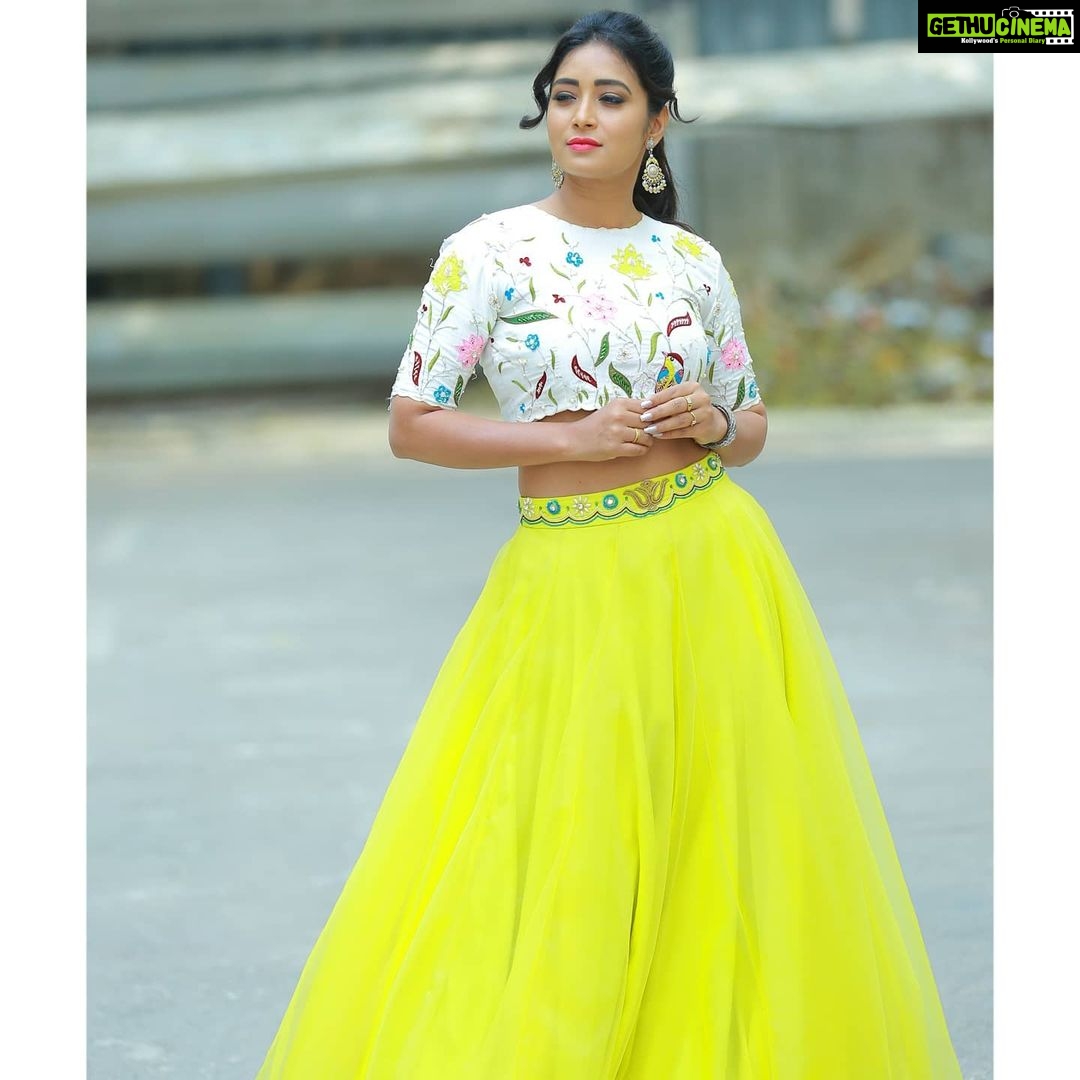 Bhanu Sri Mehra Instagram - A strong girl can travel the road of life without any company.💛💃💛 Outfit :@samathachowdari Pc:@chavasiva @varshasfotography #tollywoodactress #actorlife #busylife #activelifestyle #goodvibesonly #peacefullness #bhanugirl❤ #bhanulove #bhanusree🔥❤️