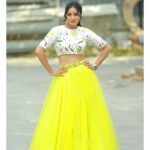 Bhanu Sri Mehra Instagram - 💛💛 Outfit:@samathachowdari Jewellery:@puresilverbysiri Pc:@chavasiva @varshasfotography #yellow #💛 #zeetelugu #adhirindhishow #tollywoodactress #actorlife #comedyshow #bhanusree🔥❤️ #keep #lovinglife❤️
