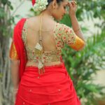 Bhanu Sri Mehra Instagram - Leave a little sparkle wherever you go💃❤ Outfit:@kadhambari_studio Pc:@poulino_pictures Jewellery:@rathnacollections #homely #traditional #offsareelove #cool #peacefullness #bhanugirl❤ #bhanusree🔥❤️