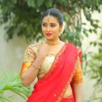 Bhanu Sri Mehra Instagram - Leave a little sparkle wherever you go💃❤ Outfit:@kadhambari_studio Pc:@poulino_pictures Jewellery:@rathnacollections #homely #traditional #offsareelove #cool #peacefullness #bhanugirl❤ #bhanusree🔥❤️