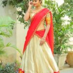 Bhanu Sri Mehra Instagram - Leave a little sparkle wherever you go💃❤ Outfit:@kadhambari_studio Pc:@poulino_pictures Jewellery:@rathnacollections #homely #traditional #offsareelove #cool #peacefullness #bhanugirl❤ #bhanusree🔥❤️