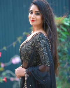 Bhanu Sri Mehra Instagram - Lots not my attitude, it's the way I'm✌🖤🖤 Outfit:@preesha_official Pc:@chavasiva #adhirindhishow #adhirindi #zeetelugu #anchoring🎤 #happylifestyle #peaceofmind✌ #lovework #bhanugirl❤ #bhanusree🔥❤️