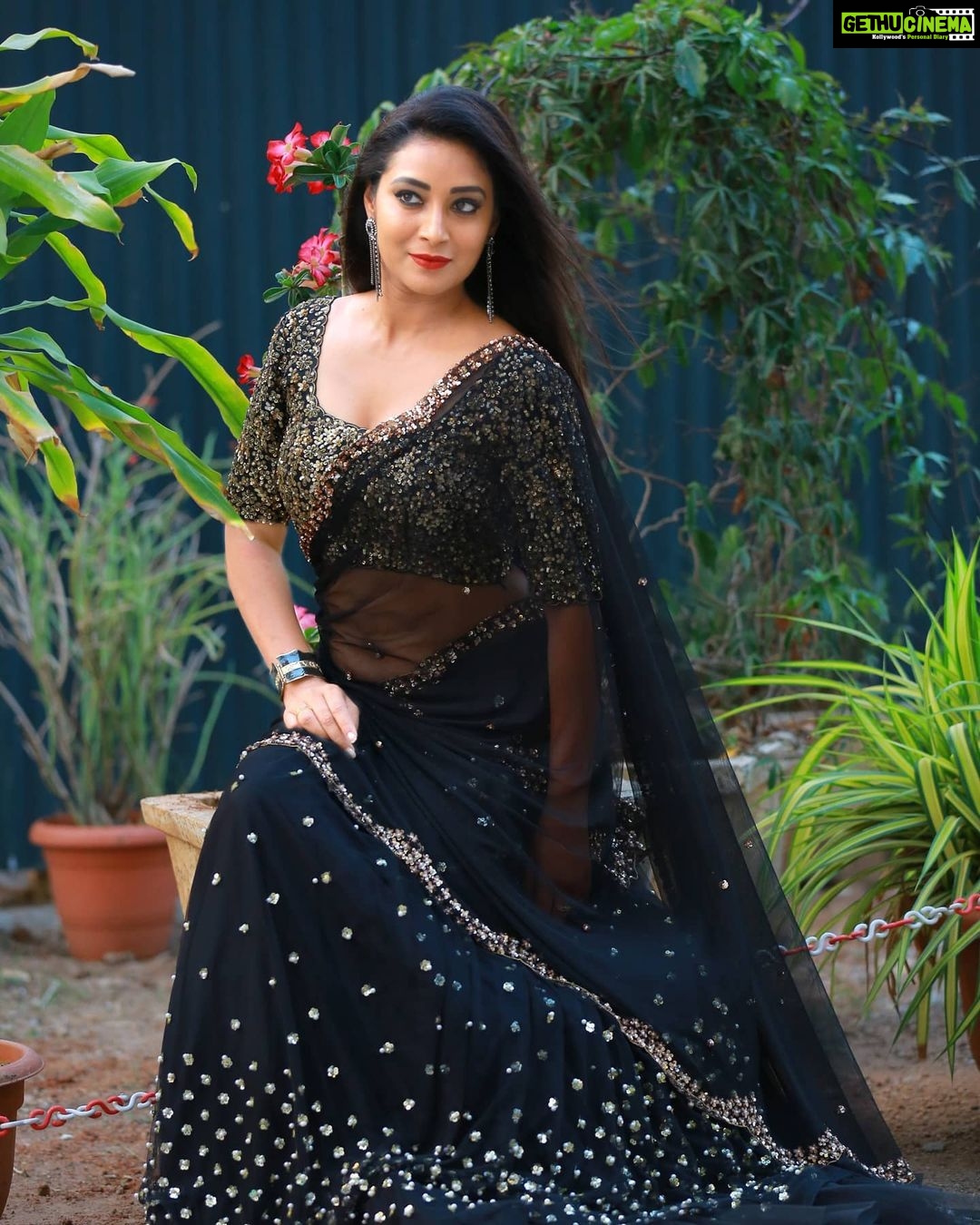 Bhanu Sri Mehra Instagram - Lots not my attitude, it's the way I'm✌🖤🖤 Outfit:@preesha_official Pc:@chavasiva #adhirindhishow #adhirindi #zeetelugu #anchoring🎤 #happylifestyle #peaceofmind✌ #lovework #bhanugirl❤ #bhanusree🔥❤️