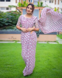 Bhanu Sri Mehra Instagram - Simple is beautiful 😍 🤩 #actorslife #busy #bepositive #beyou #bhanusree🔥❤️ #instagram #instalove #hybridpilla