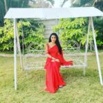 Bhanu Sri Mehra Instagram - I'am stronger because I had to be, I'm smarter because of my mistakes, I'm happier because of the sadness I have known, and now wiser because I learned.💃❤ Styling by:@navya.marouthu #saree #sareelovers #redsaree #pritty #cool #bhanusree🔥❤️