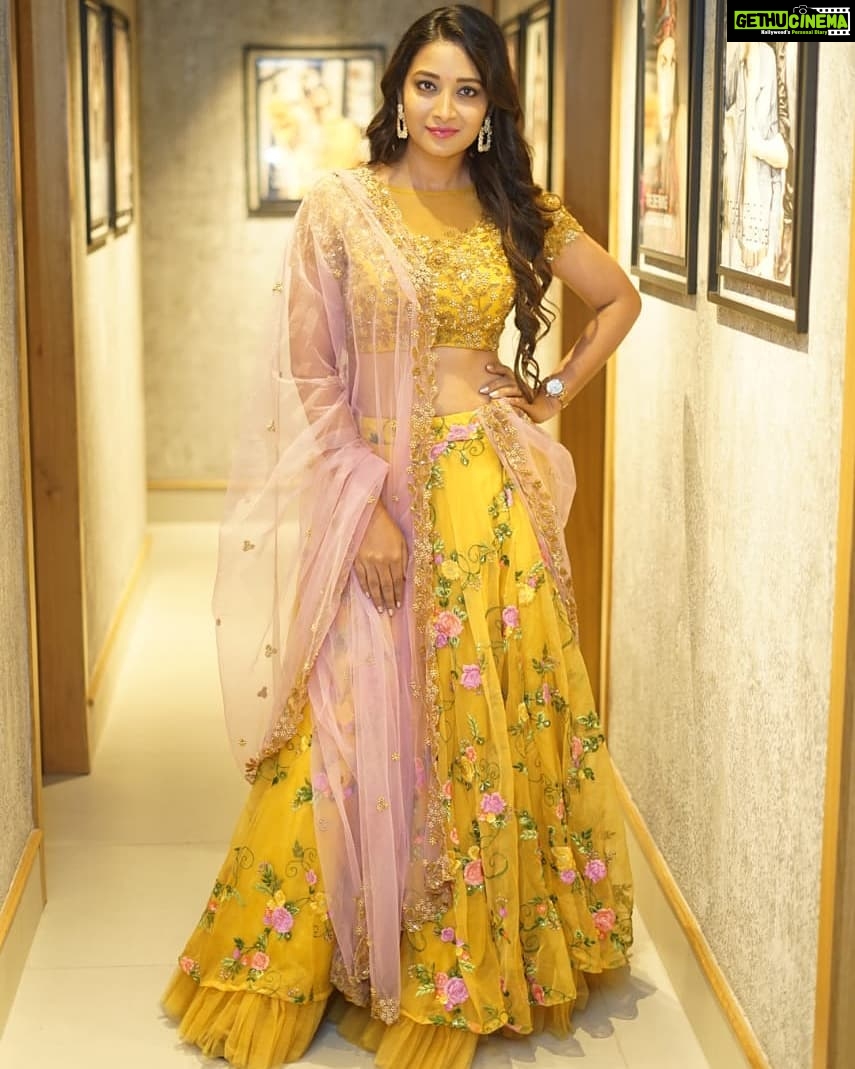 Bhanu Sri Mehra Instagram - "Don't Believe Everything you Hear.There are Always Three Sides to a Story , yours, theirs and the truth" π§‘ππ Outfit by:@preesha_official @salonhaircrush thank you π #tollywoodactress #biggbosstelugu2 #bhanusree #actorlife #salones #opening #happyme