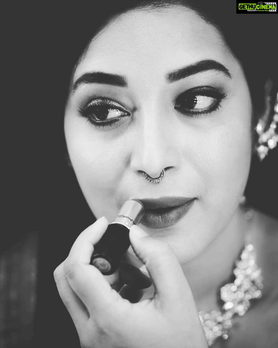 Bhanu Sri Mehra Instagram - Black &white🖤💟👄💄👑 #tollywoodactress #actorlife #makeup #makeuplife #camera #actionfigure #shoot #photo #bhanusree🔥❤️