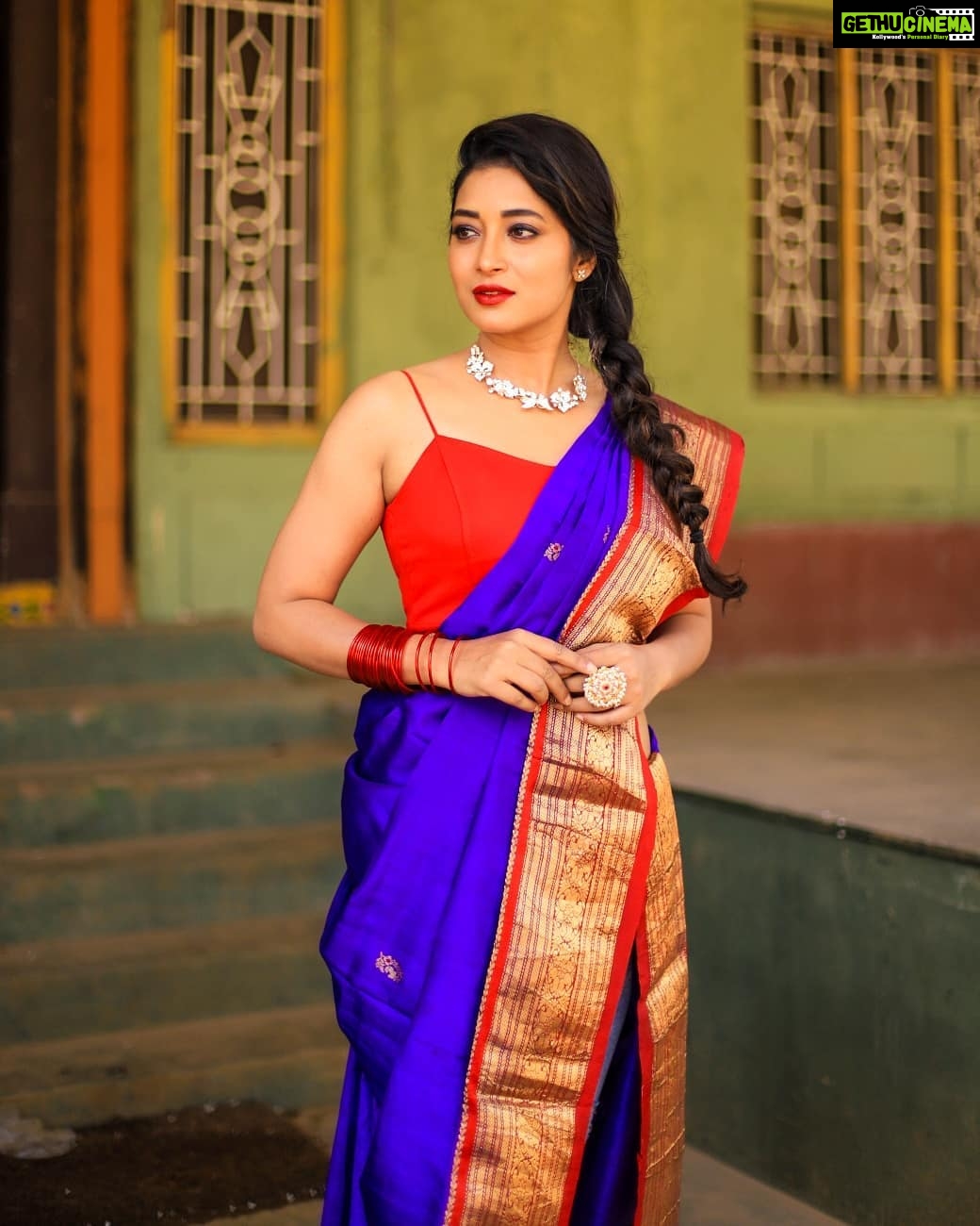 Bhanu Sri Mehra Instagram - Hello everyone ❤💙 Costume & styling:@greeshma_krishna.k Photography:@sarath_ronanki Finger ring :@kaluva_jewels #tollywoodactress #artistlifestyle #biggbosstelugu2 #bhanusree #bhanusree🔥❤️