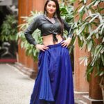 Bhanu Sri Mehra Instagram - Every girl is beautiful in her own way 💙🖤 Costume by - @maghuva.studio Accessories by - @fashionjewelcollections Styled by - @greeshma_krishna.k Photography by - @sampathnachu50 . #styledbygkk #black #blue #girlpower💪 #tollywoodactress #biggbosstelugu2 #bhanusree🔥❤️