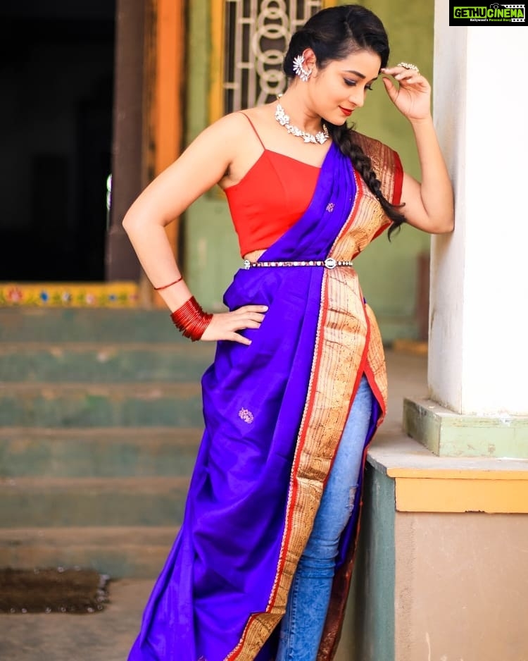 Bhanu Sri Mehra Instagram - Hello everyone ❤💙 Costume & styling:@greeshma_krishna.k Photography:@sarath_ronanki Finger ring :@kaluva_jewels #tollywoodactress #artistlifestyle #biggbosstelugu2 #bhanusree #bhanusree🔥❤️