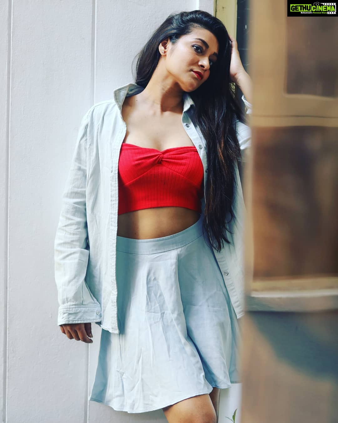 Bhanu Sri Mehra Instagram - CHARACTER INTELLIGENCE STRENGTH STYLE THAT MAKES BEAUTY 💃❤💙 #girlpower💪 #stylish #girl #mondaymood #tollywoodactress #biggbosstelugu2 #bhanusree