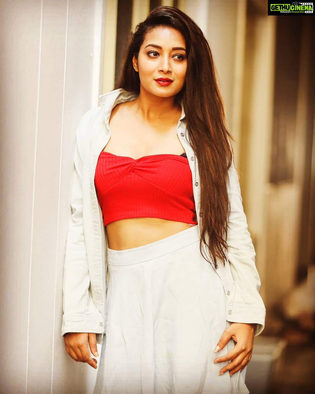 Bhanu Sri Mehra Instagram - Girls are like abstract painting, even though you can't understand them, they are still beautiful!!💃❤💟 Pic:@they_call_me_keshu #happyweekend #sartuday #tollywoodactress #biggbosstelugu2 #bhanusree #anchor #anchor #weekend #weekendmood #bhanusree🔥❤️