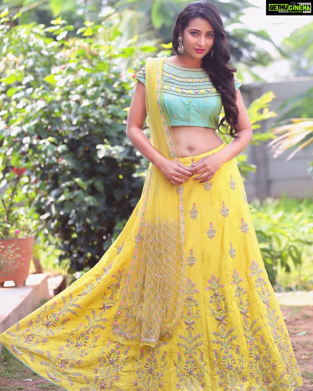 Bhanu Sri Mehra Instagram - I feel in every girl there lives a spirit, a wild pixie, that if let go,would run and dance in grassy fields until the end of the world. 💛💚 Outfit by:@harikastudio PC:@satya007b Jewellery:@kalasha_finejewels
