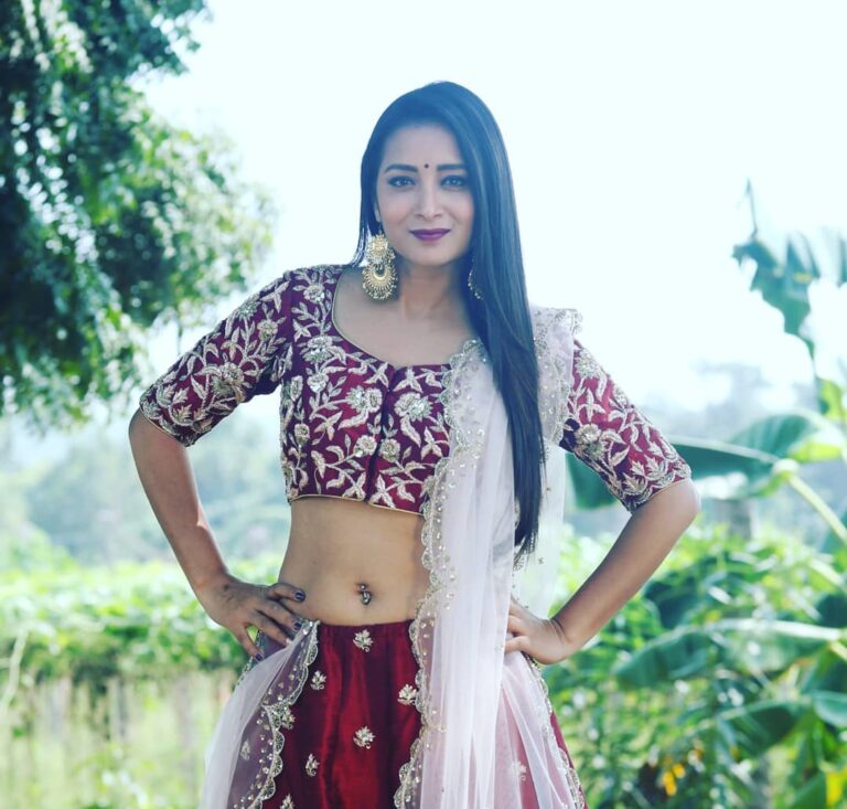 Bhanu Sri Mehra Instagram - Be your own kind of beautiful!! Good night my dear insta family😌 Outfit by @harikastudio Pc:@satya007b #tollywoodactress #biggbosstelugu2 #weekendvibes #bhanusree🔥❤️