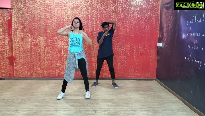 Bhanu Sri Mehra Instagram - I love this song #senorita #señorita #supersong #tollywoodactress #dancing #feelinggood #stressfree #biggbosstelugu2 #bhanusree🔥❤️ @javedkhan_master