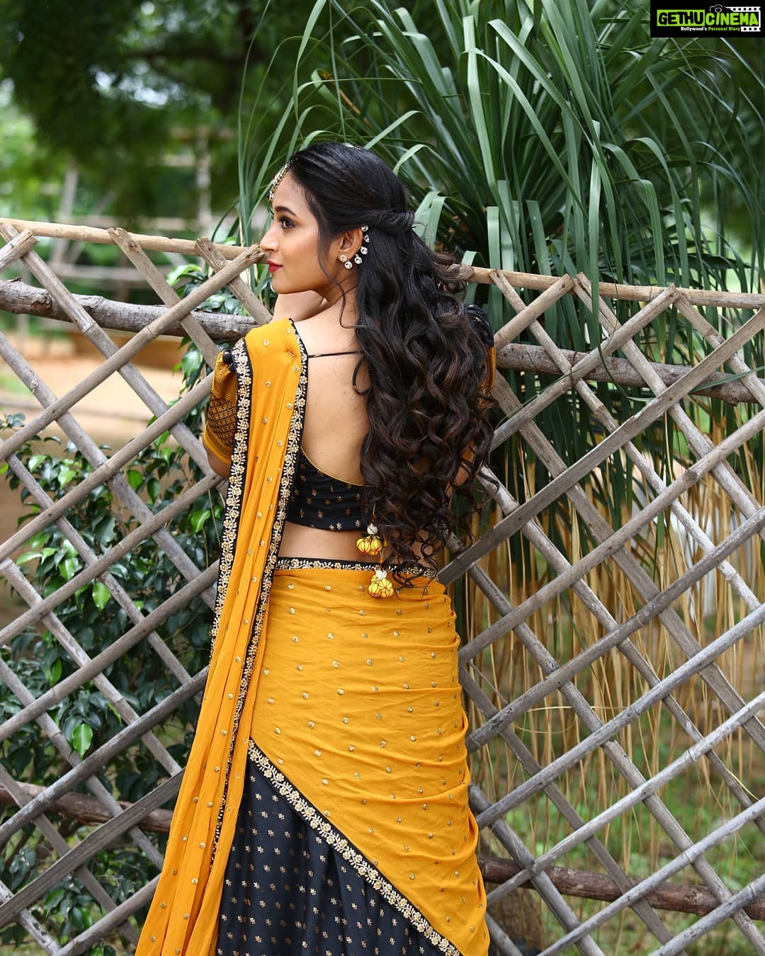 Bhanu Sri Mehra Instagram - 🖤💛 #tollywoodactress #biggbosstelugu2 #weekendvibes #bhanusree🔥❤️