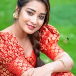 Bhanu Sri Mehra Instagram - No worries just acceptance 😌 @saicharanthejareddyphotography @navya.marouthu Make up by: @_skinoccasions_ Hairstyle: @_skinoccasions_ #simple #peace #happy #bhanusree🔥❤️