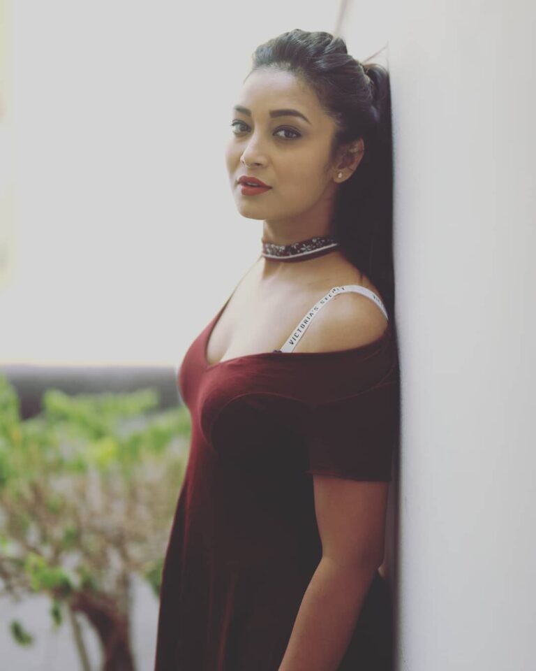 Bhanu Sri Mehra Instagram - Be that fearless girl. The one who would dare to do anything.❤💃 Pc:@they_call_me_keshu #beyourself #hothothot #chill #yo #beautiful #tollywoodactress #bhanusree🔥❤️ #biggbosstelugu2