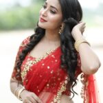Bhanu Sri Mehra Instagram - Keep smiling because life is a beautiful thing there's so much to smile about and iam not what happened to me iam what I choose to become.❤️❤️ Outfit by :@firoz_design_studio Photography :@they_call_me_keshu