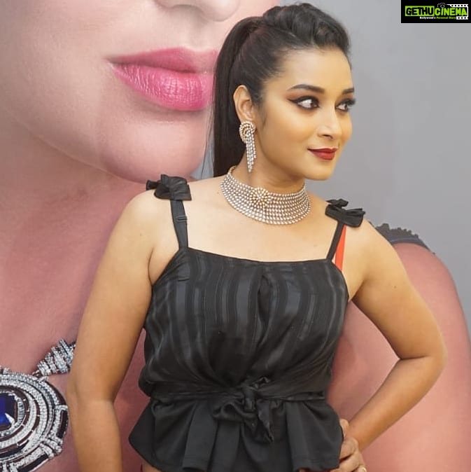 Bhanu Sri Mehra Instagram - Beauty to me is about being comfortable in your own skin. That, or a kick-ass eyes 🖤♥️