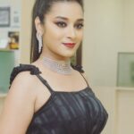 Bhanu Sri Mehra Instagram - Happy weekend 🖤 @tbz1864 original diamond's thank you @tbz1864 #block #beautyandthebeast #actorslife #diamonds💎 #lover