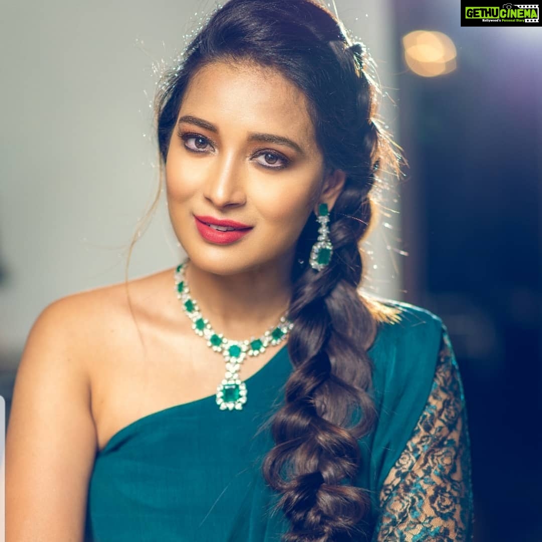 Bhanu Sri Mehra Instagram - Fashion is what you buy. Style is what you do with it π€π Outfit by:@meghanagarapatiofficial @tourmalinejewels @pixelperfectmakeup_visali @sreekruthsravan #fashionista #beautyful #biggboss2bhanusree #biggbossseason2