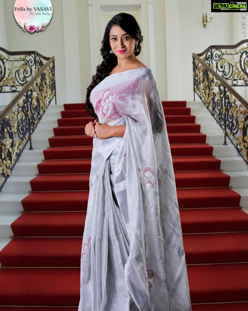 Bhanu Sri Mehra Instagram - The perfect matching accessories for a saree is not the jewelry but your smile 😀💃 @frillsbyvasavi beautiful sarees #sareelove😍 #indiangirls #biggboss2bhanu #bb2