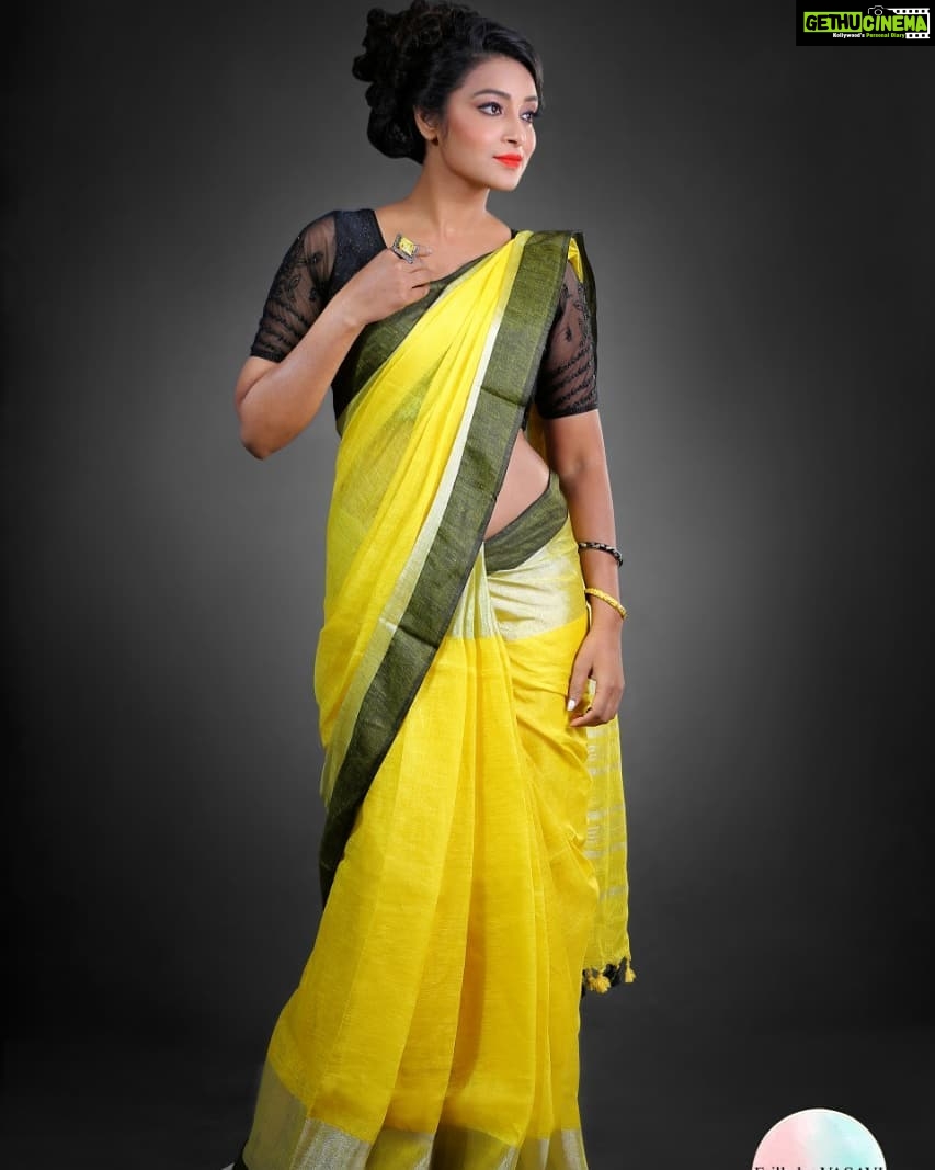 Bhanu Sri Mehra Instagram - When an Indian girl wears a saree the world stops to admire her grace! 💃💃 @frillsbyvasavi #sareedraping #sareelove #traditional #sareelook #biggboss2bhanu