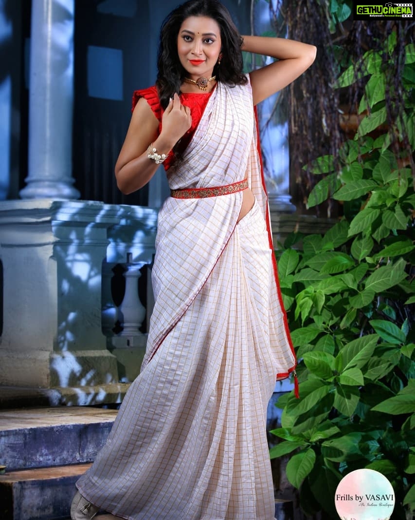 Bhanu Sri Mehra Instagram - Good morning everyone 😊 @frillsbyvasavi @nakshatra_jewels #goodmorning #happymonday #biggbosstelugu2 #biggboss2bhanu