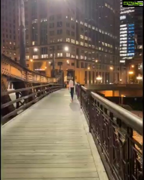 Bhanu Sri Mehra Instagram - Chicago downtown nightlife #throwback🔙 #chicagonightlife #happytime #enjoylife #biggboss2bhanu #bbhouse #peaceofmind✌ #chicago #chicagodaires #enjoyedalot😘