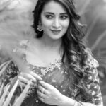 Bhanu Sri Mehra Instagram - Keep smiling because life is a beautiful thing there's so much to smile about and iam not what happened to me iam what I choose to become.❤️❤️ Outfit by :@firoz_design_studio Photography :@they_call_me_keshu