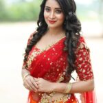 Bhanu Sri Mehra Instagram - Keep smiling because life is a beautiful thing there's so much to smile about and iam not what happened to me iam what I choose to become.❤️❤️ Outfit by :@firoz_design_studio Photography :@they_call_me_keshu