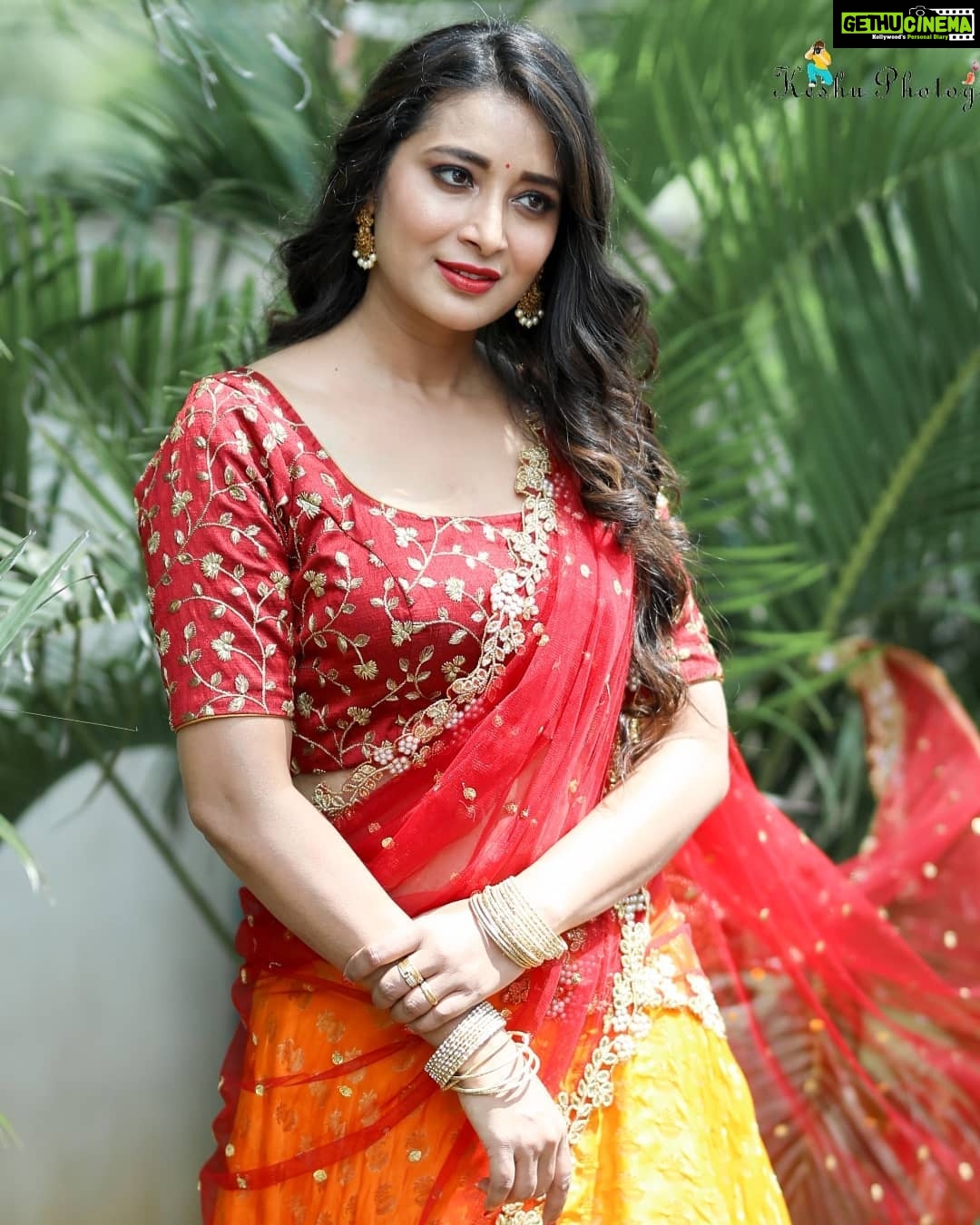 Bhanu Sri Mehra Instagram - Keep smiling because life is a beautiful thing there's so much to smile about and iam not what happened to me iam what I choose to become.❤️❤️ Outfit by :@firoz_design_studio Photography :@they_call_me_keshu