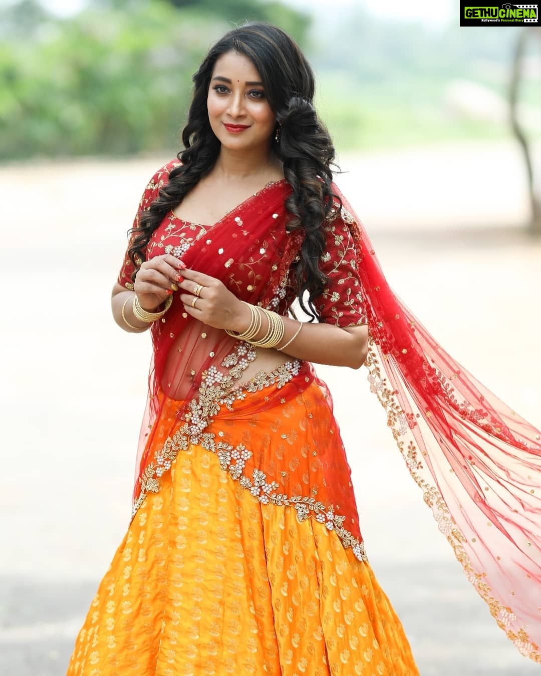 Bhanu Sri Mehra Instagram - Keep smiling because life is a beautiful thing there's so much to smile about and iam not what happened to me iam what I choose to become.❤️❤️ Outfit by :@firoz_design_studio Photography :@they_call_me_keshu