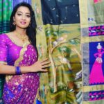 Bhanu Sri Mehra Instagram - Sri Sathya Sai Nilaya Silk Saree Mela😊 #sareecollection #jewellery #openingday #happyfeelings #southindianactress #biggboss2bhanusree