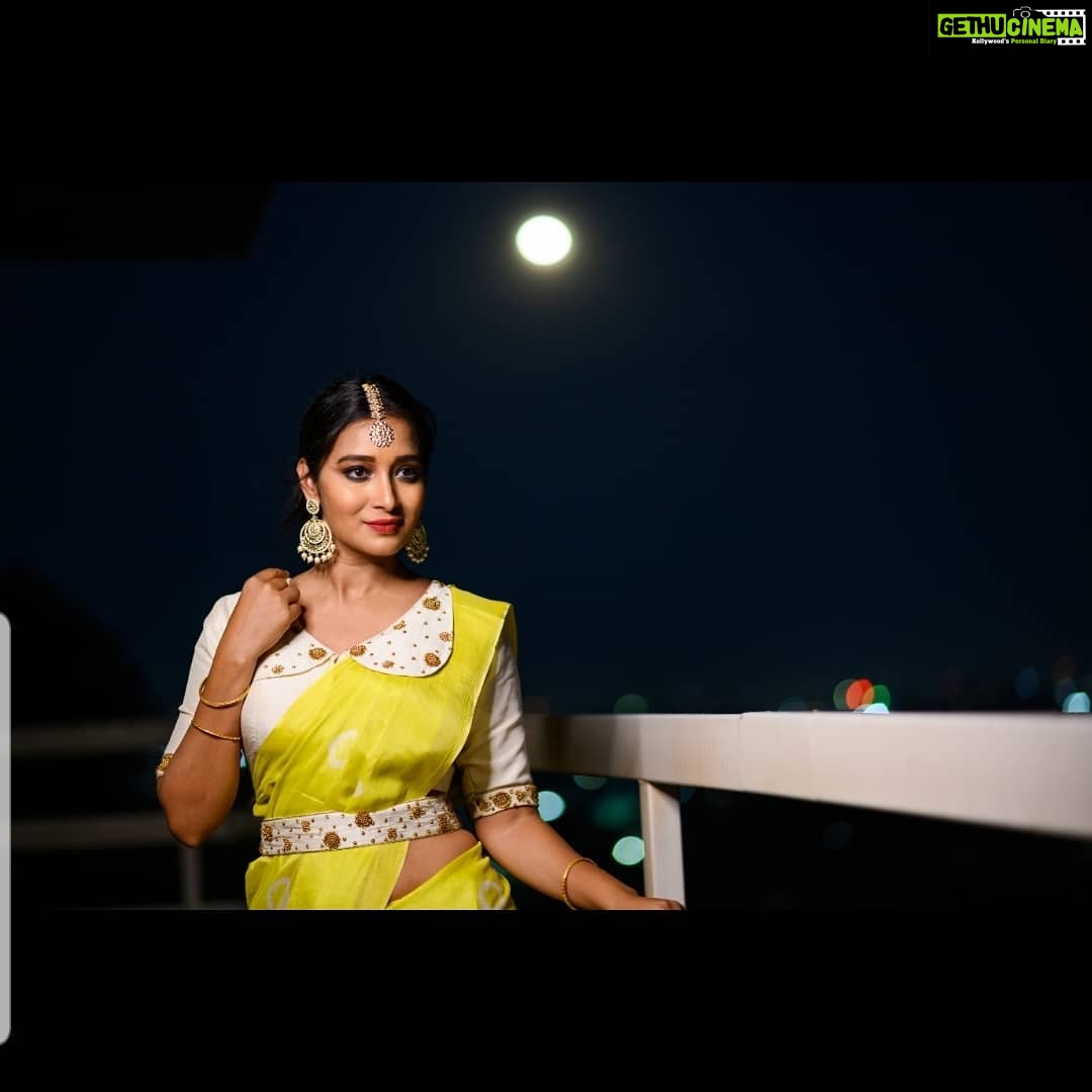 Bhanu Sri Mehra Instagram - Beauty is being the best possible version of yourself on the inside and out.💛 @meghanagarapatiofficial @kaluva_jewels @pixelperfectmakeup_visali @sreekruthsravan #yellowsaree💛 #beauty #queen👑 #southindianactor