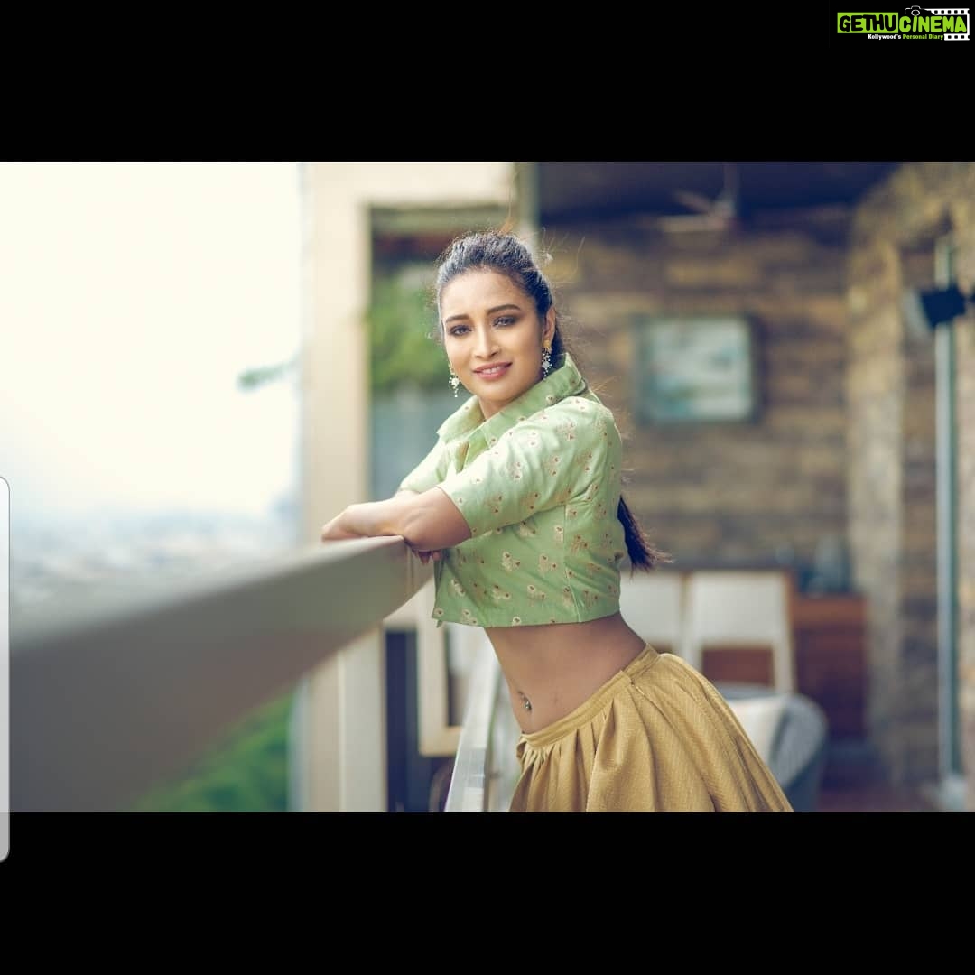 Bhanu Sri Mehra Instagram - Not all girls are made of sugar and spice and everything nice. Some girls are made of sarcasm,wine, and everything fine❤️💃 Dress stylist :@meghanagarapatiofficial Makeup artist:@pixelperfectmakeup_visali @sreekruthsravan